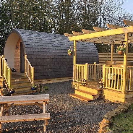 Отель Campsie Luxury Pods With Hot Tub Глазго Экстерьер фото